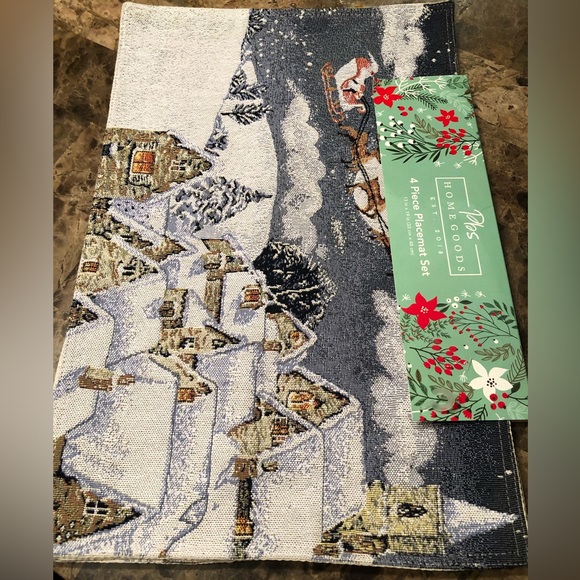 PLACEMAT SET OF 4 PIECES NWT/ CHRISTMAS VILLAGE BY PBS HOMEGOODS 13”X 19” - Picture 4 of 8